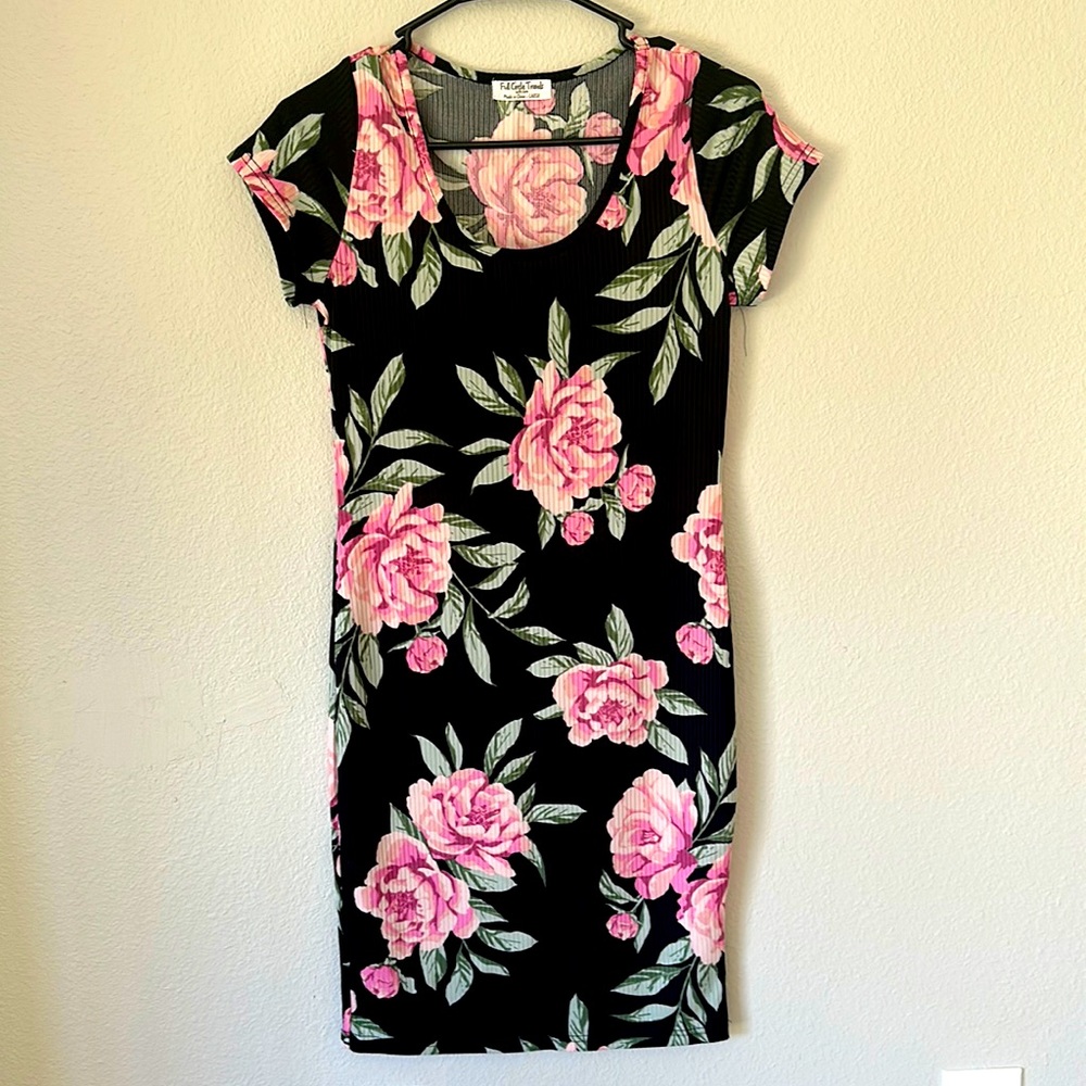 Ladies dress fits one size smaller
